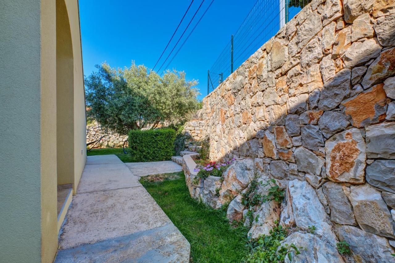 Sven Apartment Veli Losinj Exterior photo